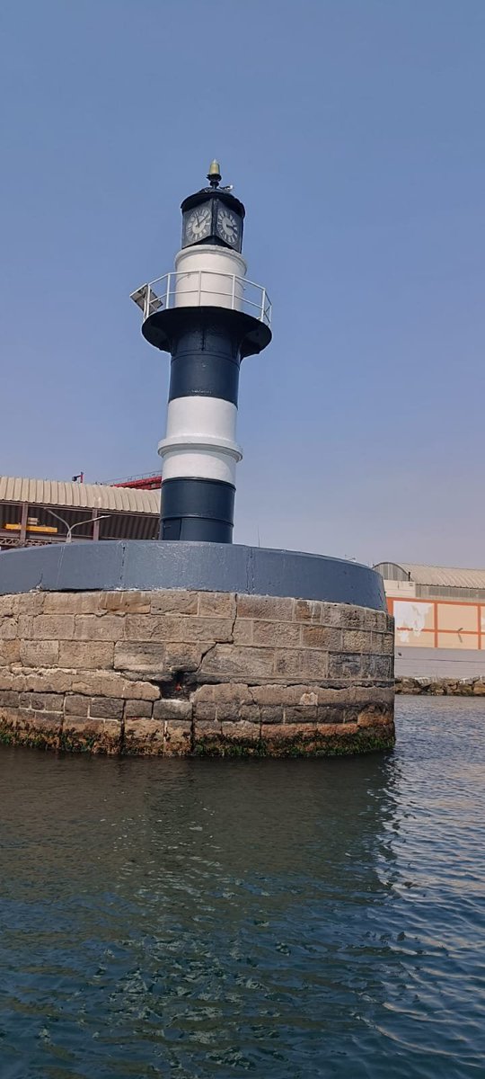 La conservación y puesta en valor del Faro y Muelle de Guerra son  esenciales para reforzar la identidad cultural y la memoria marítima del país y del Callao. Su recuperación es necesaria.
<a href="/MinCulturaPe/">Ministerio de Cultura del Perú</a> <a href="/pedrospadaro/">Pedro Spadaro</a>

Artículo completo en el link:
callaocentrohistorico.com/2025/08/el-far…