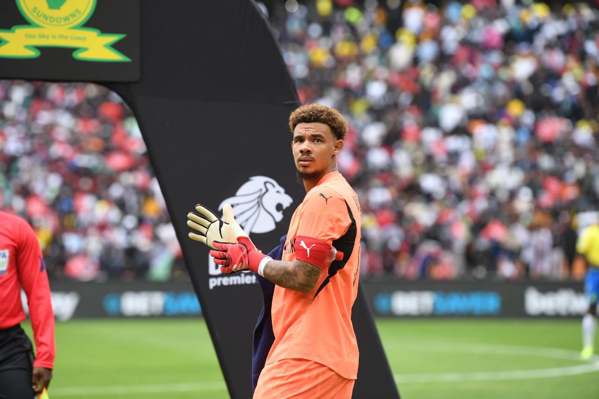 DiscoNicholas's tweet image. You were working overtime today Ronza🧤 #Sundowns #BetwayPrem