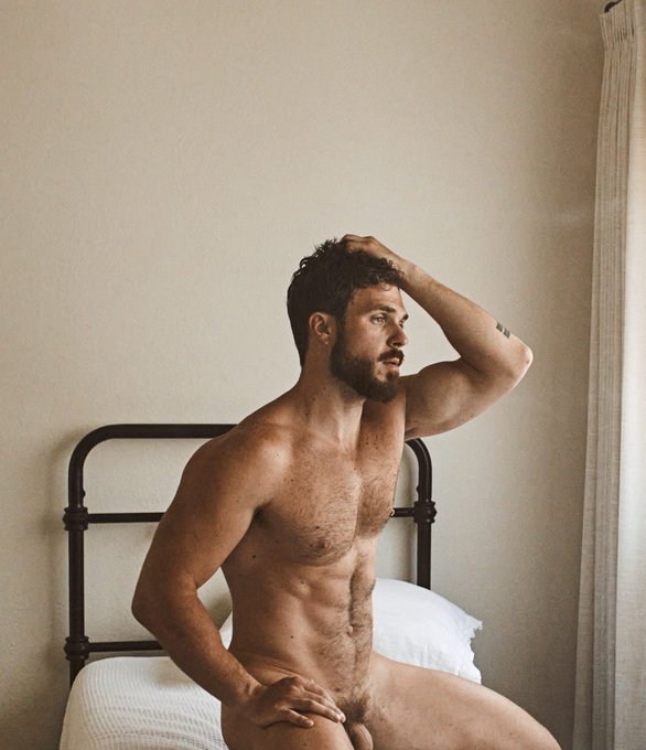 Watch Mr Bradford's leaked NSFW photo on TwXstars
