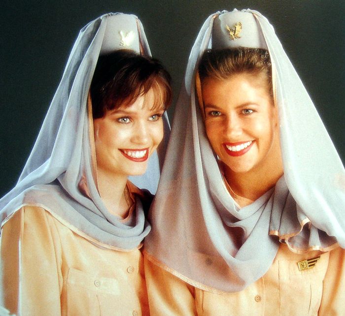 Flight attendants of Bahrain's Gulf Air, 1990s. 🇧🇭