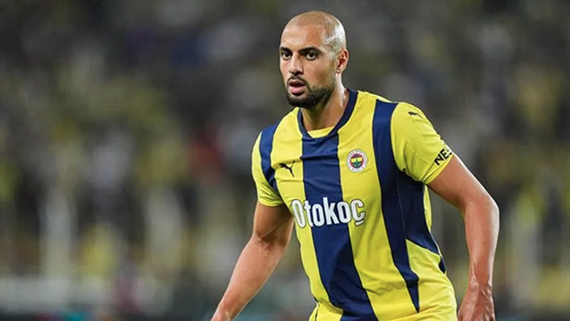 SportsCubuklu's tweet photo. Katılır mısınız bilmiyoruz ama, Szymanski ve Amrabat, Fenerbahçe'nin oyuncusu değil. 

Bu formayı giymeyi hak etmiyorlar. https://t.co/7qyIvegWXW