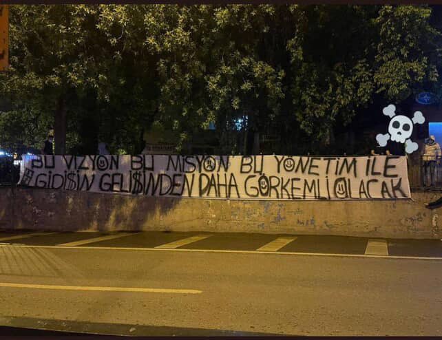 AllezFener's tweet photo. Geldiğin günden bu yana Fenerbahçe’mizin hali ortada. Beceriksiz yönetimin ve sen sözünüzün arkasında durun ve bu kulübün yakasından kopun artık. ALİ KOÇ İSTİFA ! https://t.co/b32DsN03tv