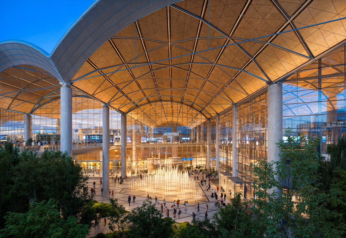 Zmieniliśmy koncepcję właścicielską spółki CPK Lotnisko.
Zamiast oddawać 49% udziałów zagranicznym podmiotom, zaprosiliśmy do współpracy <a href="/Porty_Lotnicze/">Polskie Porty Lotnicze S.A.</a> – w 100% z polskim kapitałem. PPL zarządza <a href="/ChopinAirport/">Chopin Airport, WAW</a> i posiada udziały w wielu dużych portach regionalnych. Dochody i