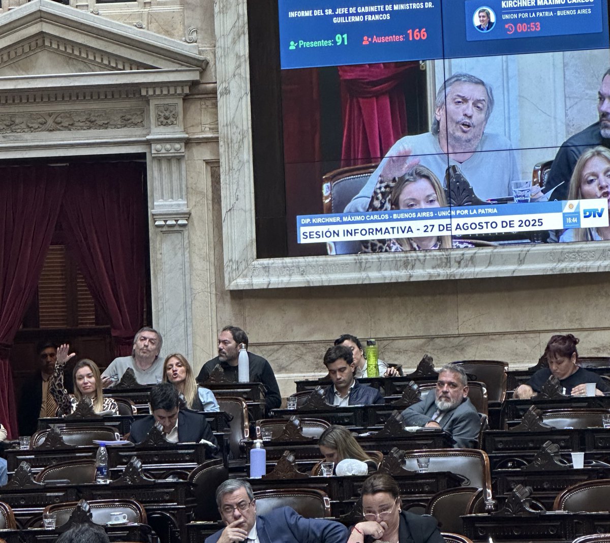 MariaEmiliaOro's tweet image. Bingo!!! El heredero de la máxima corrupción pidiendo explicaciones MÁXIMO KIRCHNER 👉xq no explicas vos tu patrimonio total de 8.300 millones de pesos, casi el doble de los “declarados” en 2023 
👉 EXPLICA tus 27 inmuebles entre El Calafate, Río Gallegos y la Ciudad de Buenos…