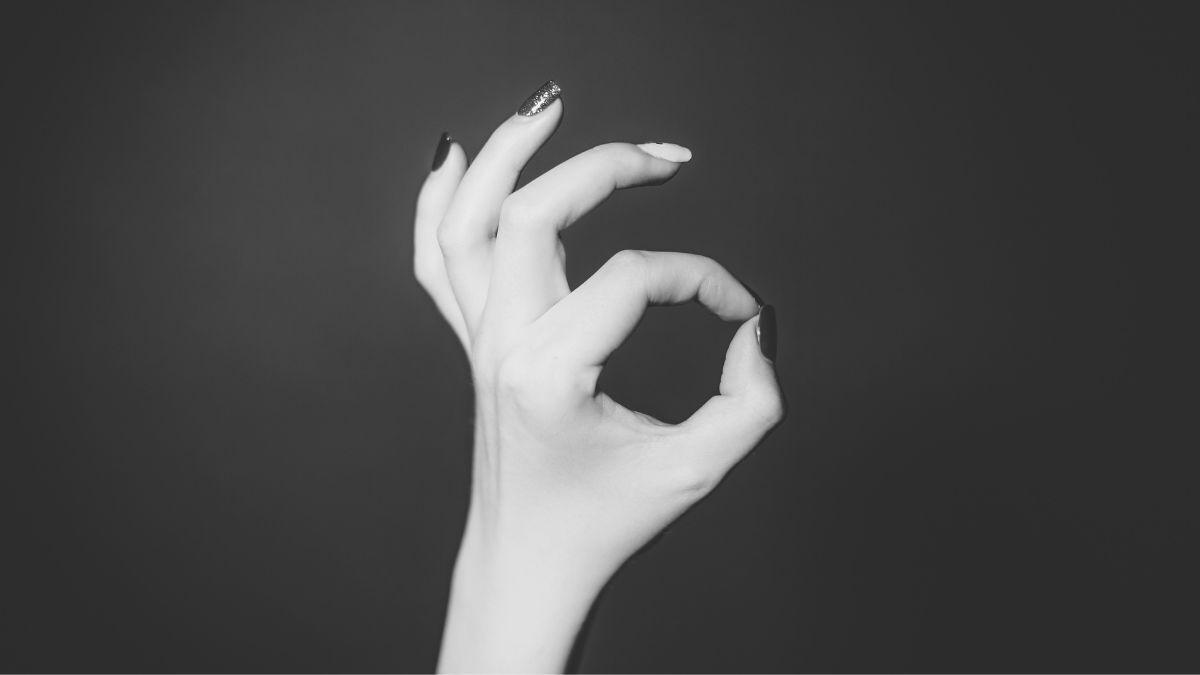 Le «finger clap» envahit les réseaux et la pop culture, souvent vidé de son héritage queer 👉 bit.ly/45RxdEF