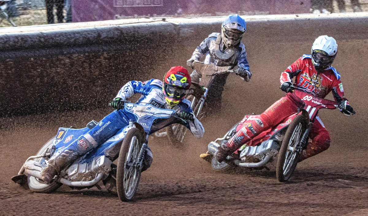 𝗟𝗔𝗧𝗘𝗦𝗧… 🏴‍☠️🐅 

The Allied Vehicles Tigers now trail Poole by 37-29 after 11 races in the MAXICab KO Cup semi-final, first leg at Wimborne Road. 

📸 Liam Cockwell

#WeAreGlasgow🔴⚪️