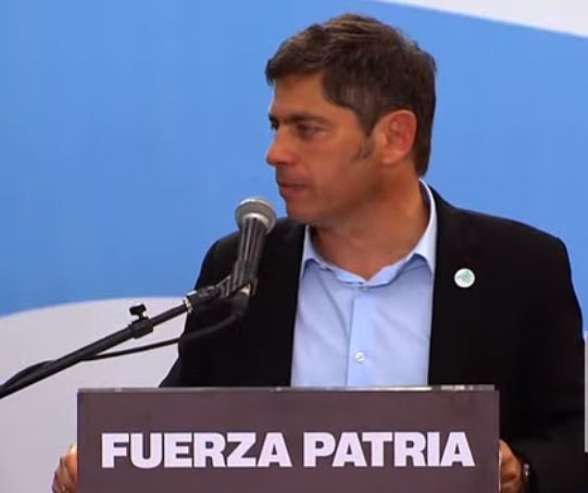 “Estafador,  mentiroso, empleado de las corporaciones, payaso de los intereses más recalcitrantes de la Argentina” dice #ahora <a href="/Kicillofok/">Axel Kicillof</a> del Presidente <a href="/JMilei/">Javier Milei</a>