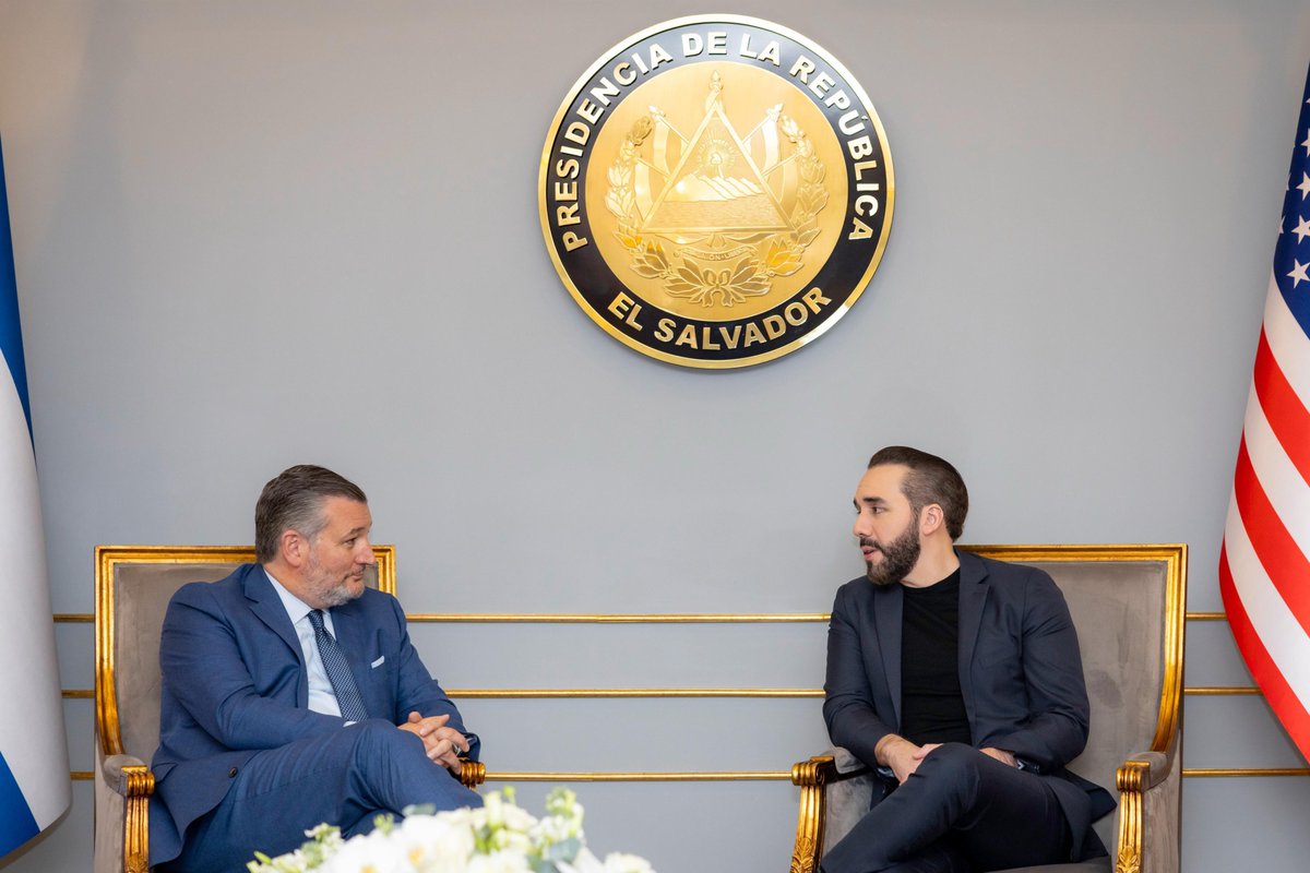 Noticiero El Salvador 🇸🇻 (@noticieroslv) on Twitter photo El <a href="/SenTedCruz/">Senator Ted Cruz</a> sostuvo un encuentro con el Presidente de la República, <a href="/nayibbukele/">Nayib Bukele</a>, para discutir cómo El Salvador ha desarrollado tácticas antiterroristas para el combate a las pandillas.
El senador destaca la transformación del país en uno de los más seguros, que ha logrado El <a href="/SenTedCruz/">Senator Ted Cruz</a> sostuvo un encuentro con el Presidente de la República, <a href="/nayibbukele/">Nayib Bukele</a>, para discutir cómo El Salvador ha desarrollado tácticas antiterroristas para el combate a las pandillas.
El senador destaca la transformación del país en uno de los más seguros, que ha logrado