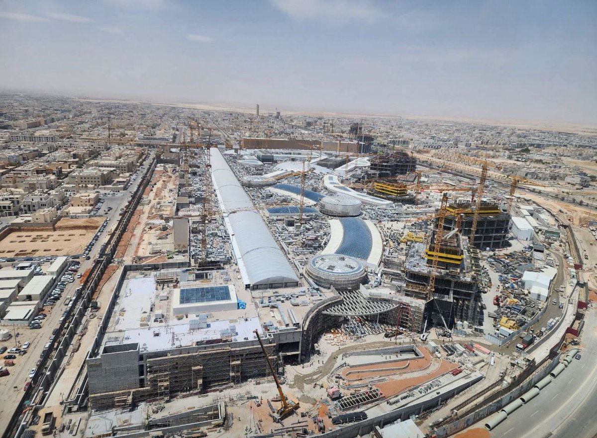 صورة من الأعمال في مشروع مجمع #الافنيوز_الرياض.