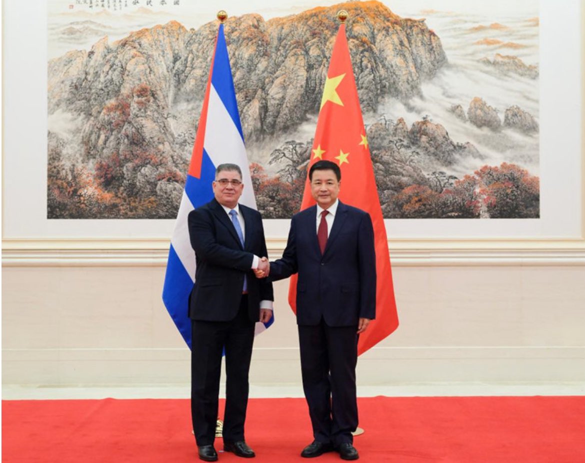 #Cuba On Aug 22 in Beijing, China’s Minister of Public Security Wang Xiaohong met Cuba’s Minister of the Interior Lázaro Álvarez Casas to “enhance law enforcement capacity &amp; safeguard security.”
Translation: more repression, silencing dissent, and cooperation—as China has built