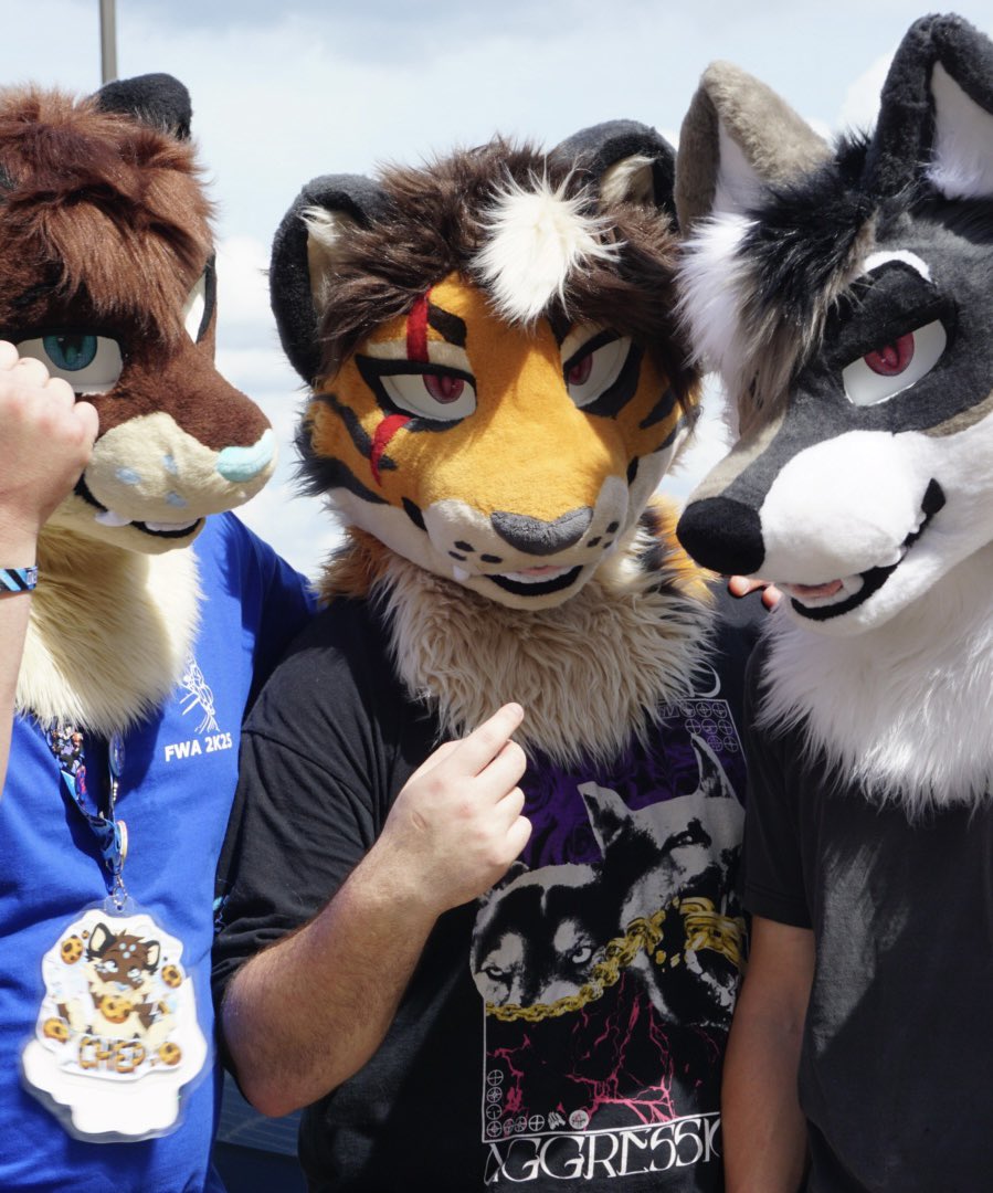 SmokeAndStripes's tweet photo. 🔥HOW TO FIND TIGER AT MEGAPLEX 🔥
Will be seen:
🔗 W/ Homies or roaming
👕 Wearing same 3 outfits I wear at every con
DO:
✅️ Ask for photos/hugs
✅️ Give me alcohol or stickers
✅️ PayPal me $900
DONT:
❌️ Kill me
❌️ Touch me without asking
❌️ Flirt w/ me ((I'm stupid)) https://t.co/P4XRgPq9q8