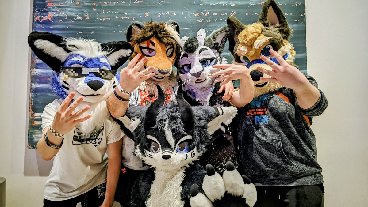 SmokeAndStripes's tweet photo. 🔥HOW TO FIND TIGER AT MEGAPLEX 🔥
Will be seen:
🔗 W/ Homies or roaming
👕 Wearing same 3 outfits I wear at every con
DO:
✅️ Ask for photos/hugs
✅️ Give me alcohol or stickers
✅️ PayPal me $900
DONT:
❌️ Kill me
❌️ Touch me without asking
❌️ Flirt w/ me ((I'm stupid)) https://t.co/P4XRgPq9q8