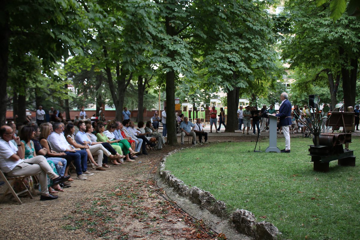 PalenciaAyto's tweet photo. Asistimos esta tarde a la inauguración de #ExpoAire en la #HuertadeGuadián de #Palencia. La #exposición que muestra 200 obras de 44 #artistas hasta el próximo 31 de agosto, celebra su 41 aniversario y homenajea a Carlos Mellado, Ramón Margareto y Guillermo Antón. https://t.co/RUie6KHz2W