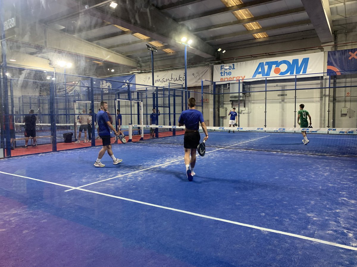 CDArnedo's tweet photo. 📸💪 Hoy, entrenamiento diferente
Nuestro equipo ha cambiado el campo por la pista y hemos disfrutado de una jornada distinta en Gpadel.
Un día para trabajar, reír y seguir fortaleciendo al grupo 🔥🏓⚽

¡Gracias a Gpadel por acogernos y hacerlo posible! 🙌

🤍🩵 #VamosArnedo https://t.co/U7CmDCXMuK