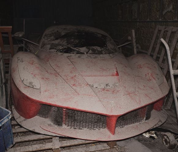 ese auto re fachero que está abandonado