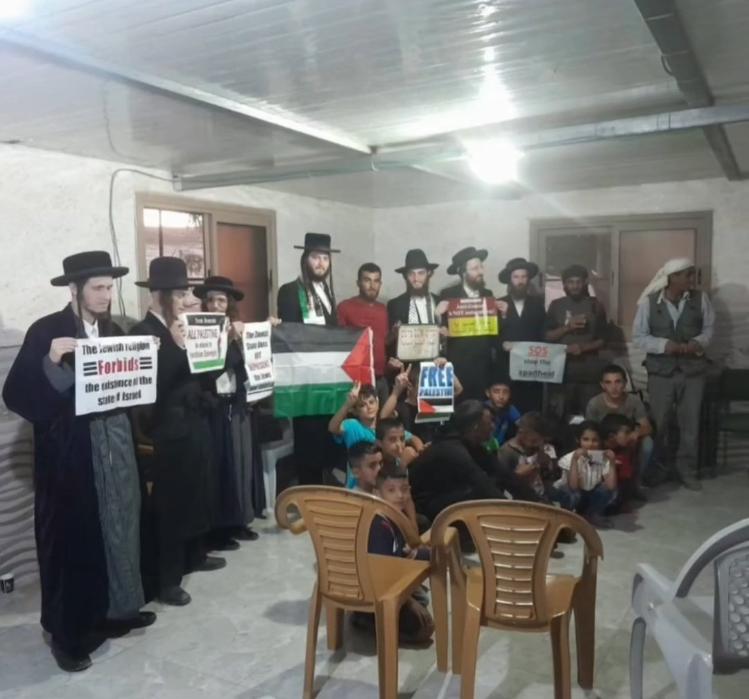 Jews and Muslims in brotherhood -

Pray for the Speedy Peaceful Dismantlement of the State of Israel.

#FreePalestine