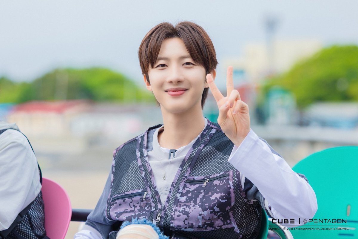 후이 생일 축하해🎉🎂

Thank you for your effort and dedication on everything you did. Thanks for being a role model who teaches me to become a better person💖 Enjoy this special day to the fullest! 
 #후이 #HUI #フイ 
#PENTAGON #펜타곤 
#HAPPY_HUI_DAY 
#후이야그대가있어고마워