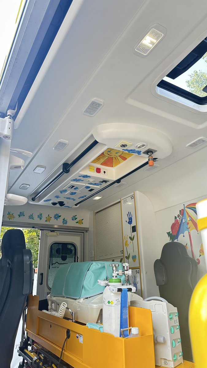 1/ Hey Fellas. Yesterday i made a new friend Marc. Marc is running an ICU ambulance for kids and is evacuating newborns and kids from hospitals at the front. The work of this guy and his team is AMAZING and💔 He drives them to Kyjiw, Lviv or even Berlin!!
Please do me a favor🙏