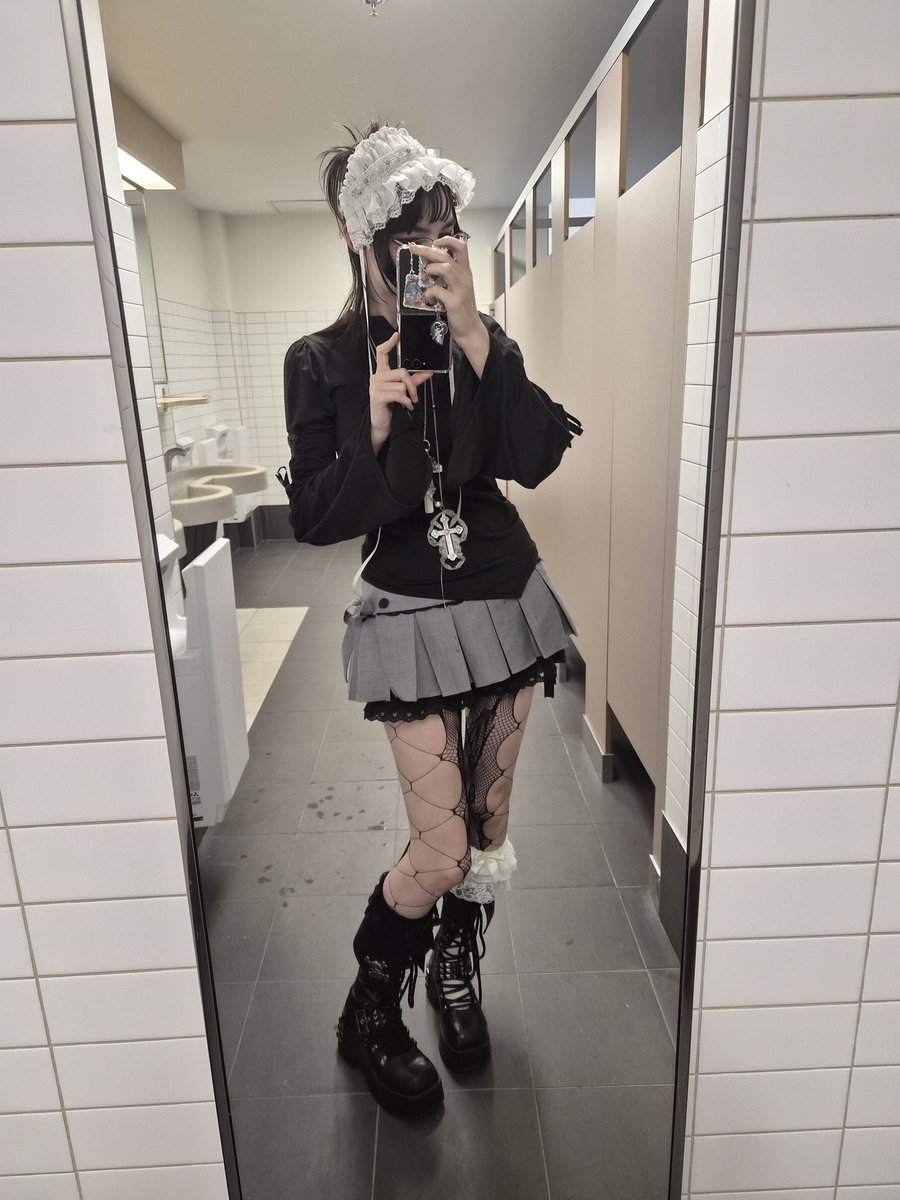 u guys seem to like my outfits
