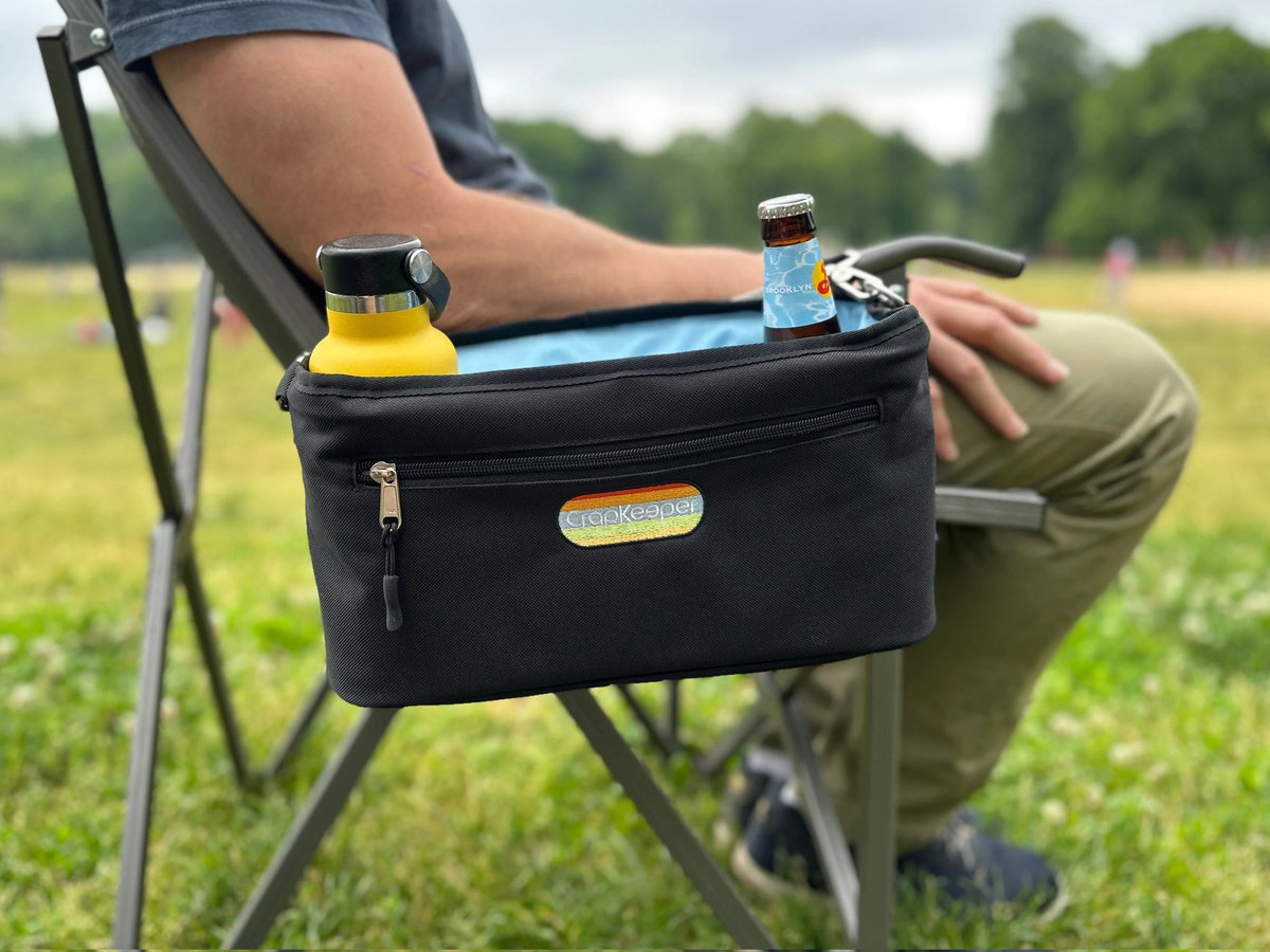 Techigar's tweet image. Headed to the beach or park? You&apos;re probably carrying lots of crap. Glasses, drinks, sunscreen, keys, wallet.

CrapKeeper is a versatile bag and makeshift side table. It straps to the arm of a chair to hold gear.

techigar.com/crapkeeper-off…

#storage #beachbag #crapholder #outdoors