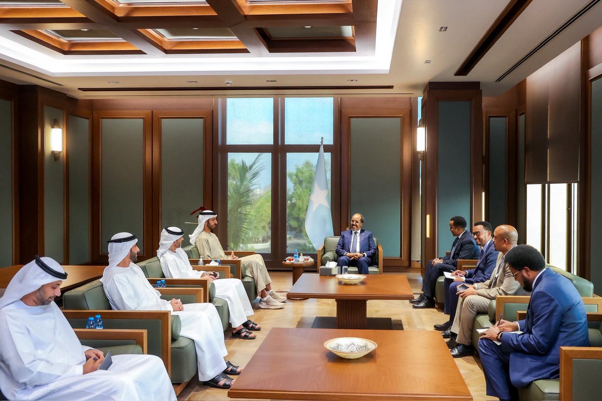 مصالح الامارات خط أحمر. لا صومال بدون الإمارات 🇸🇴🇦🇪الامارت اخت الصومال .. اتمنى رئيس الصومال ينظر ملف الخلاف بين السودان 🇸🇩 والإمارات ك قضية  بين شقيقين لا دخل لنا لابدّ موقف الحياد