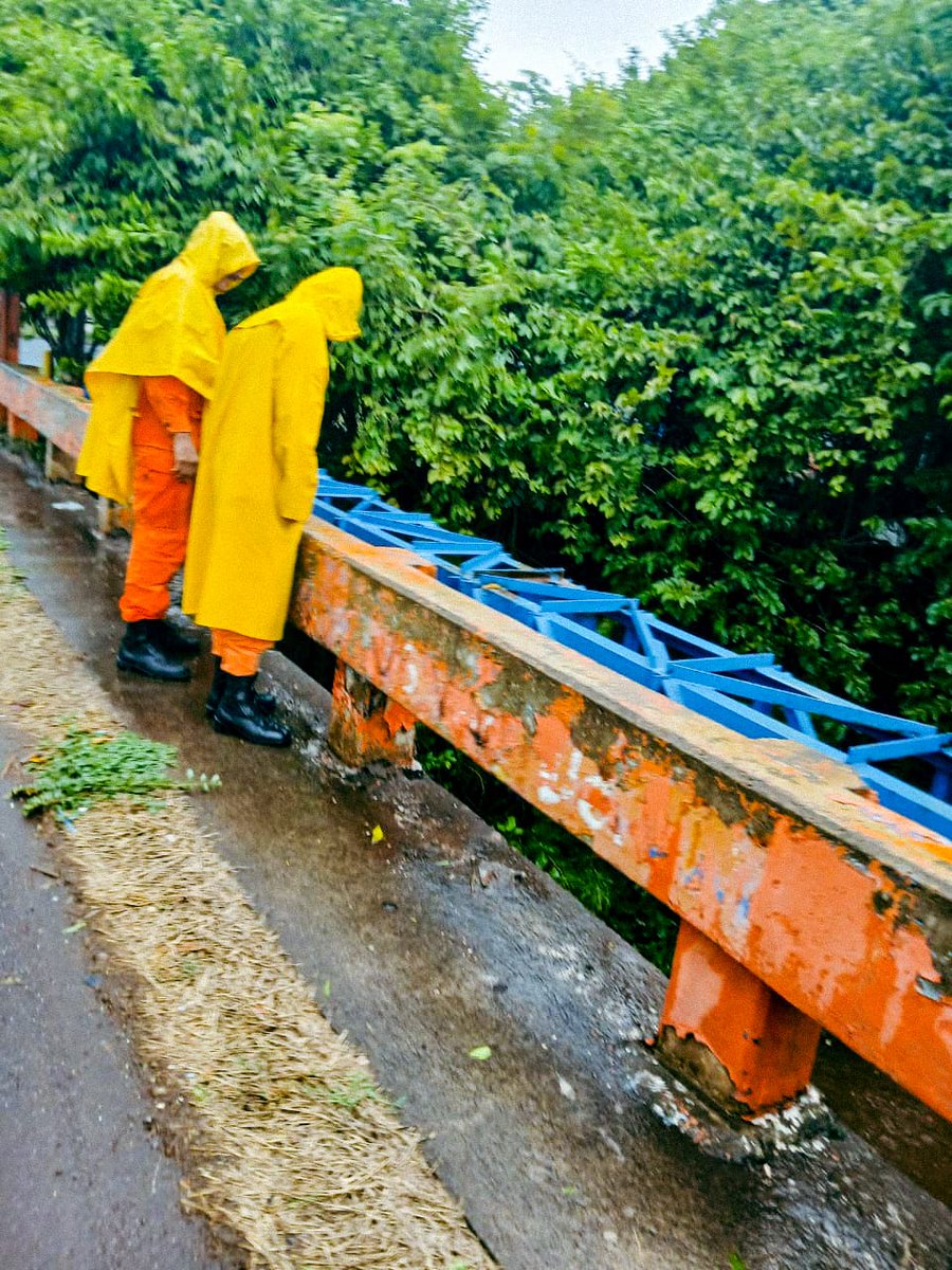 🚨Monitoreamos zonas de alta vulnerabilidad por lluvias en📍Quebrada El Sope y 📍Quebrada El Güisquil, La Unión.
Emergencias 📞9️⃣1️⃣3️⃣🚒💨
#PlanInvierno2025☔