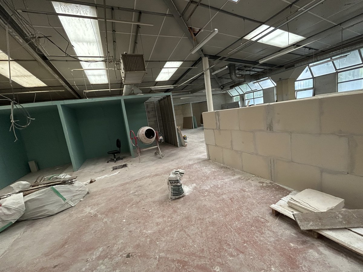 Le lycée professionnel VAUBAN de Nice vit un grand cap avant la rentrée!Une complète réhabilitation des ateliers des filières des métiers de la construction durable du BÂTIMENT se prépare!(MAV,salle info, IMTB,maçonnerie,IPB,peinture,projets innovants)VAUBAN:le bâtiment en grand!