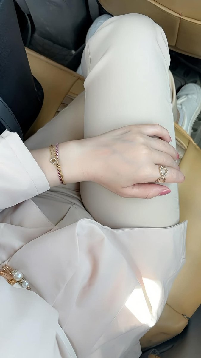 Belle_Eightcap's tweet photo. "لِلألَماسِ لَمْعَة، وَلَكِنَّ أنُوثَتَكِ هِيَ البَريقُ الحَقيقيّ." ✨💍💎
#مساء_الخيرᅠ https://t.co/ZviYp7PUiH