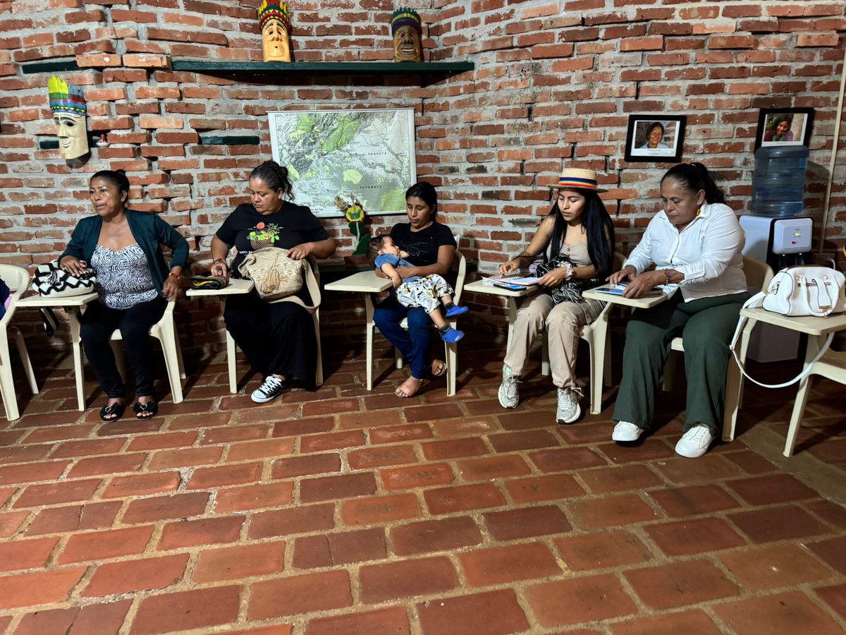 Mujeres indígenas del #Putumayo fortalecen su liderazgo para incidir en la Política Pública de Equidad y Género con enfoque étnico, transformando el territorio y previniendo violencias. #MujeresTejiendoUnFuturoDePaz <a href="/UEenColombia/">Unión Europea en Colombia 🇪🇺</a> #Cospe <a href="/mujertejedora/">Tejedoras de Vida</a> 
 #ElPoderDeEllas