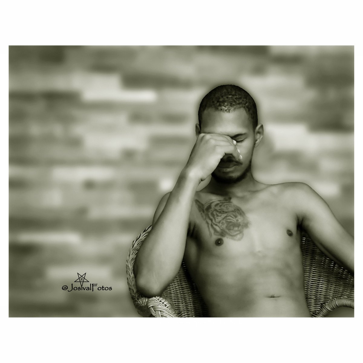 #JosivalUrban (@josimagencuba) on Twitter photo "Siamo fatti per domare la gioia,
per donarla. Sì, ma prima..."
(Roberto Friol, poeta cubano)
Modello: #JoséAlberto N. 11 <a href="/JoseAlb43282533/">Jose Alberto Ramos Martínez</a>
Foto: <a href="/JosivalFotos/">josivalFotos</a>
#26Agosto 2025
Versioni su <a href="/JosivalNegro/">josivalNegro</a>
#uomo #maschio #uomini in meditazione. "Siamo fatti per domare la gioia,
per donarla. Sì, ma prima..."
(Roberto Friol, poeta cubano)
Modello: #JoséAlberto N. 11 <a href="/JoseAlb43282533/">Jose Alberto Ramos Martínez</a>
Foto: <a href="/JosivalFotos/">josivalFotos</a>
#26Agosto 2025
Versioni su <a href="/JosivalNegro/">josivalNegro</a>
#uomo #maschio #uomini in meditazione.