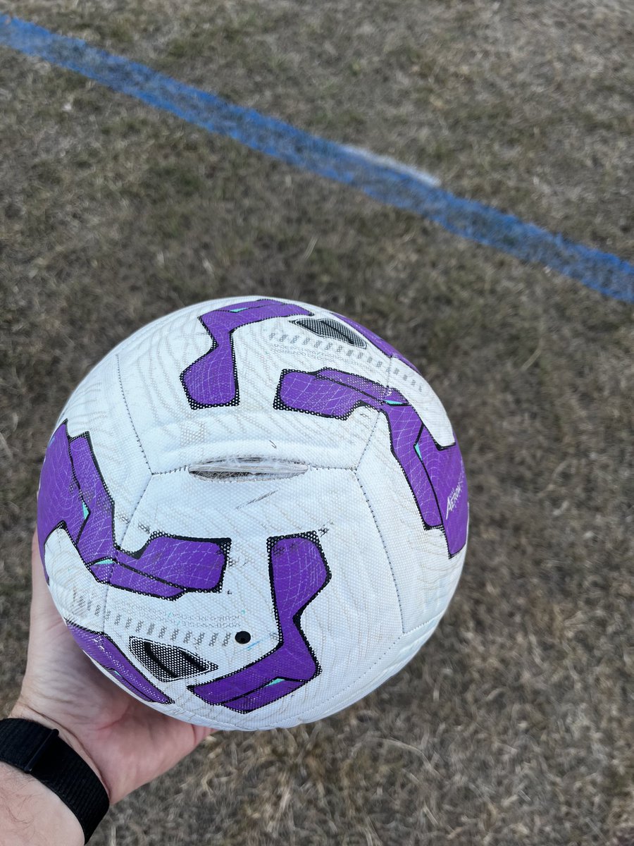 ⁦<a href="/nikefootball/">Nike Football</a>⁩ ⁦<a href="/Nike/">Nike</a>⁩ a new ball….approximately 6 or 7 full games old and split already. Top quality I must say 💪