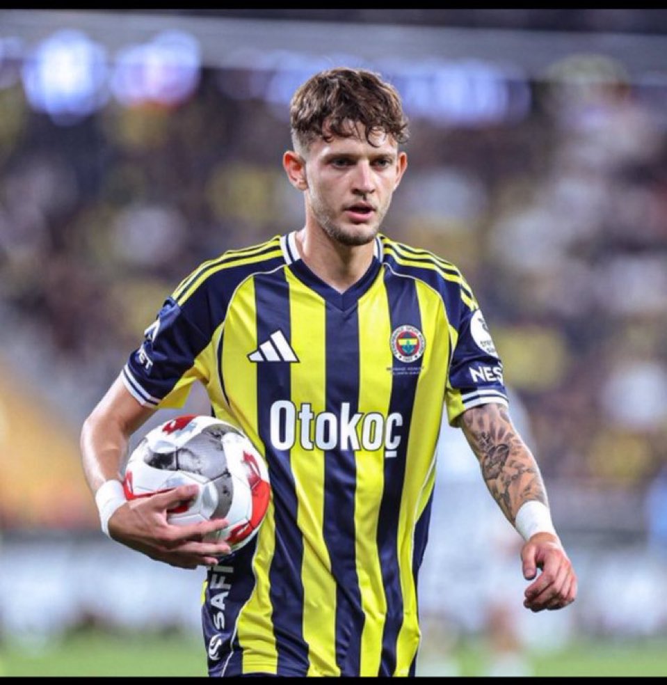 _TcAsena's tweet photo. Sana topçu diyenin ve seni topçu diye bu takımda tutanın anasını sikeyim ! Allah belanızı versin ömrümüzü yediniz 

#BENvFB https://t.co/V1GFo8euaY