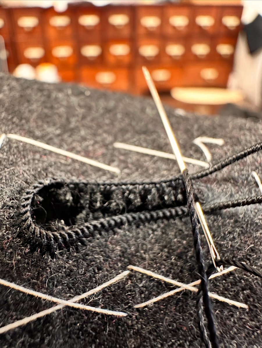 Just a beautiful buttonhole in the making 🪡