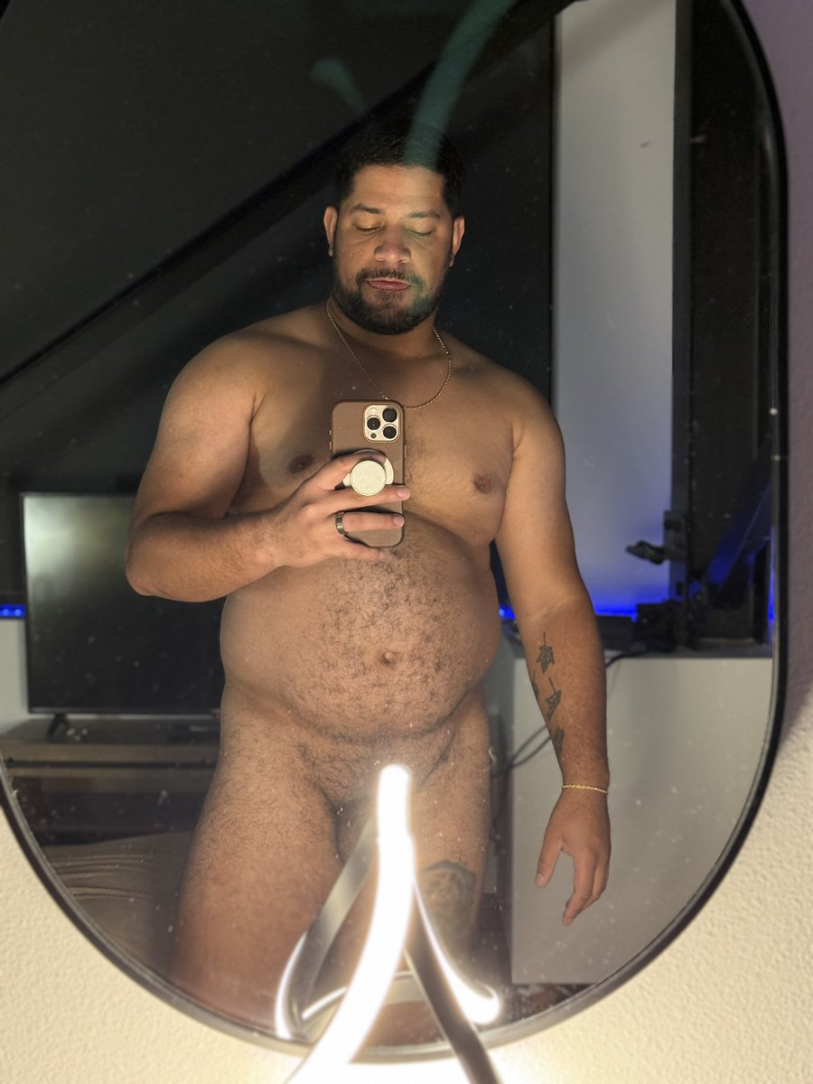 Getting big 🥵 Uncovered pic on our OF.