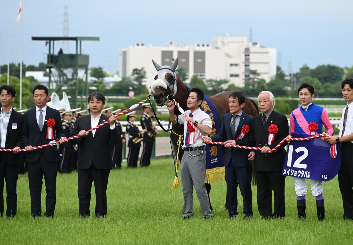 【アンケート】
先日松本好雄オーナーが個人馬主として史上初の「JRA通算2000勝」を達成🎉

大記録を記念し「思い出の“メイショウ”」アンケートを実施します。

松本オーナー所有馬の中で、あなたの思い出に残る1頭を、理由とともにリプライor引用リポストで教えてください！ #メイショウ #松本好雄