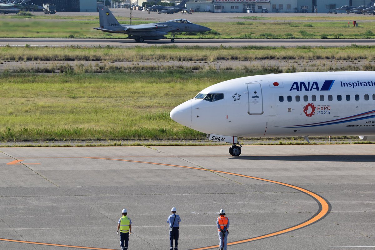4mSrXFyh8D4Px2T's tweet photo. 2機同時お見送り
#小松基地
#自衛隊石川地方協力本部
#石川地本
#レゾリュートフォースパシフィック
#REFORPAC
#第306飛行隊
#トップガン
#topgun
#ゴールデンイーグル
#犬鷲
#犬鷲魂
#ANA
#anaタビキブン
#ソラマニ_ヒコーキ
#allnipponairways
#B737
#JA58AN
#expo2025anajet
#大阪関西万博2025 https://t.co/0H7qfS70zJ
