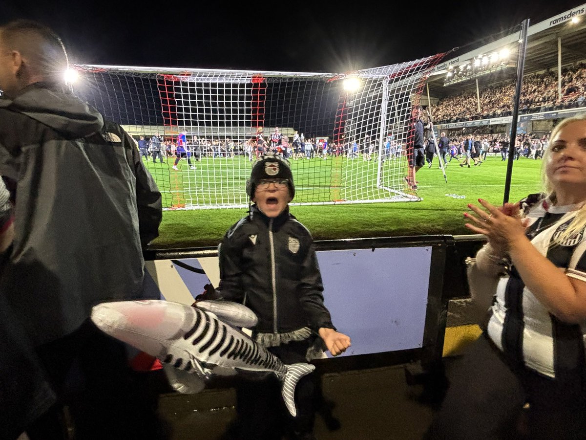 kittykitten27's tweet photo. What a fantastic night just incredible every one of those players deserve so much credit #gtfc #GTFC #grimsbytownfc https://t.co/Lst7SoORMJ