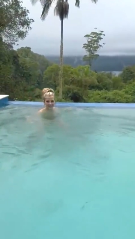 "Why do I feel like there’s drama behind this? 😳🌍”

A THRÊAD 🐣📽️