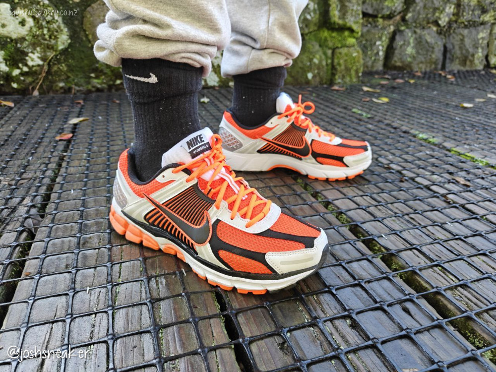 JoshSneaker's tweet photo. Nike Zoom Vomero 5's - Orange/Black 😀😀 https://t.co/IXXjz8g4UD