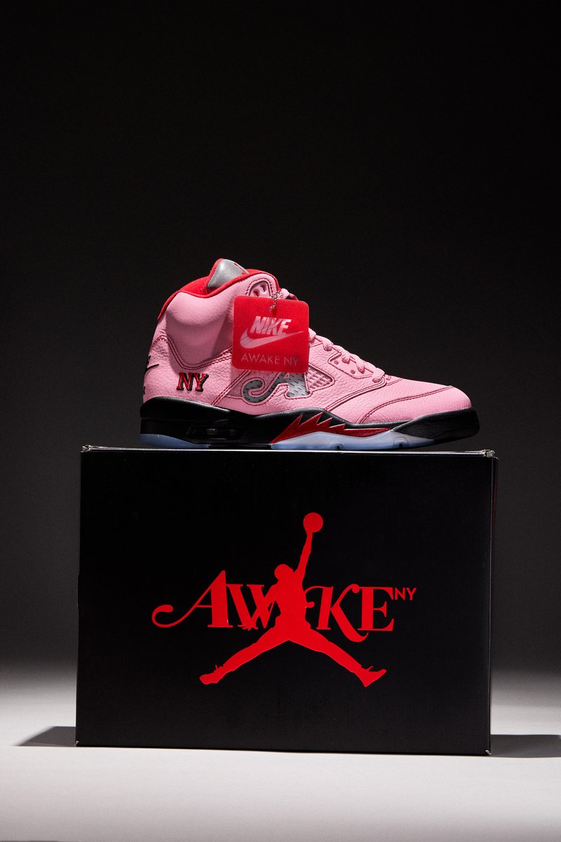 _marktiu's tweet image. It's been a while since I've taken some snaps &amp;amp; shared something new on the timeline. 

1/7000 | Awake NY "Bubblegum Pink"

 Thank you, #AwakeNewYork x @Jumpman23 x @EQLofficial