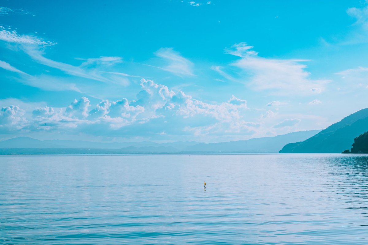 絵の具で描いたような空が好き。