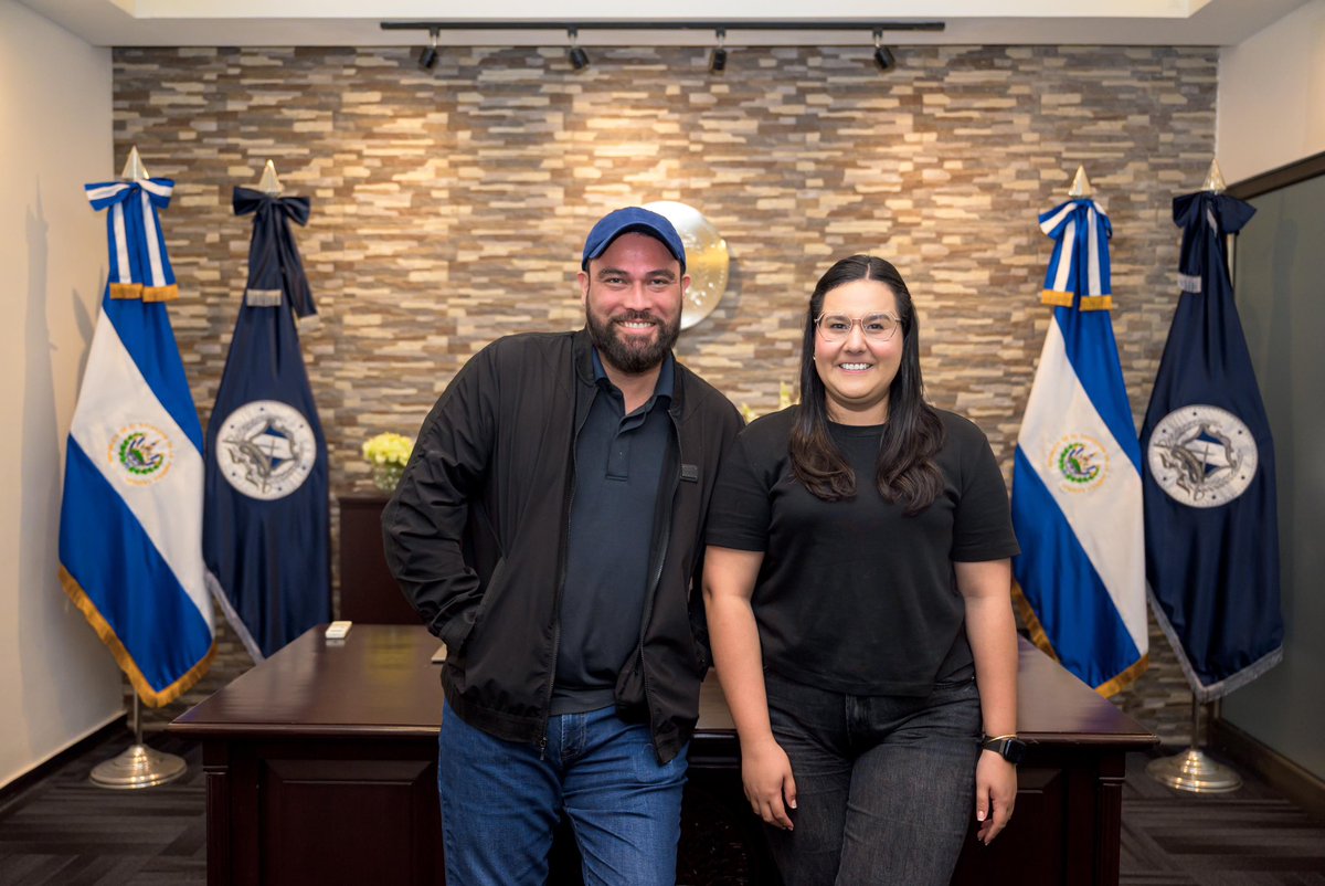 marioduran's tweet photo. Hablando de proyectos para la juventud de San Salvador Centro. 😎 https://t.co/NZqpNyABCs