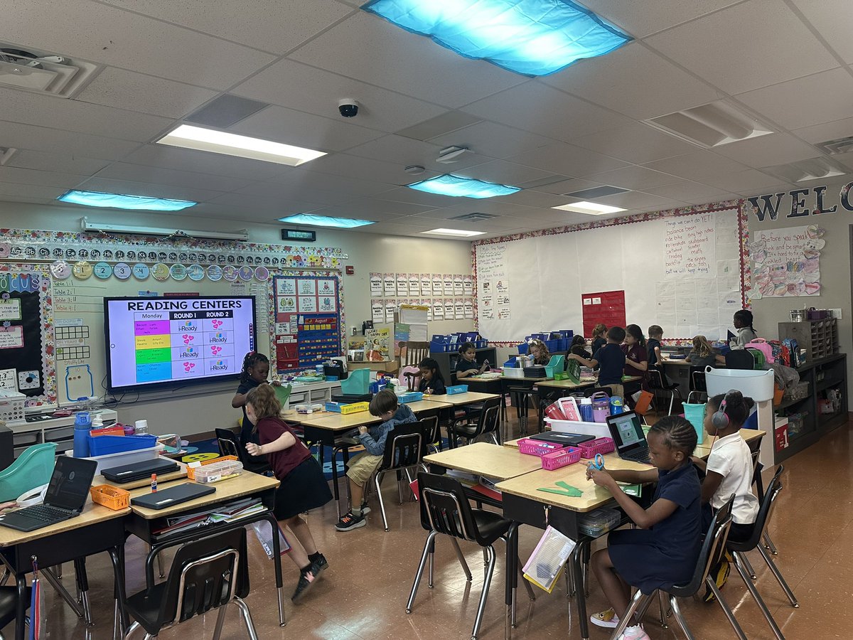 Literacy is for ALL <a href="/TurnerBartelsK8/">Turner/Bartels K8</a> ! 
📖🏕️Cozying up with new books while  visiting <a href="/lcmediatbk8/">Elaine Kurtright</a> for check out! 
🔆 🔍Reading and highlighting all the short a words in <a href="/UFLiteracy/">UF Literacy Institute</a> decodable! 
📝 20 1st graders busy at work during reading centers!