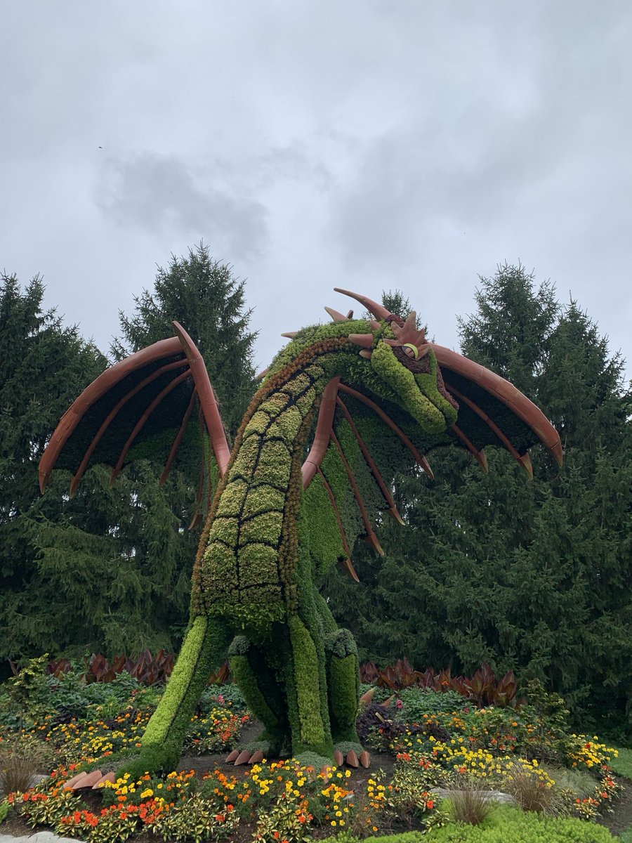 Out of province guests always appreciate the Niagara Park floral exhibit a short walk from the Horseshoe Falls: mosaiculture, first developed in Lyon France, is featured.