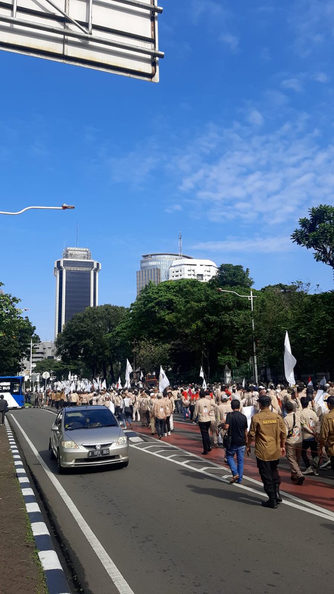 Transportasi Jakarta tweet media