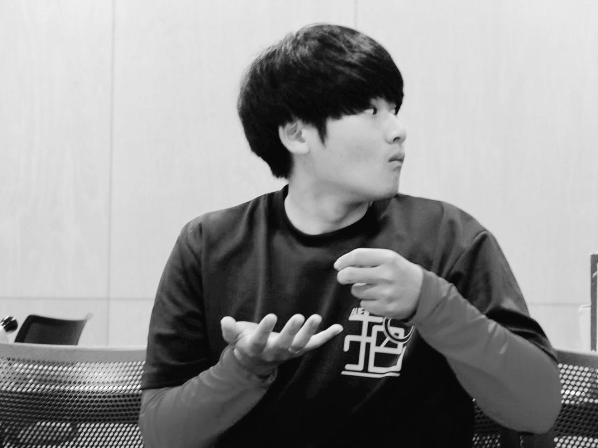 兄貴たちにお任せの自主稽古日🐍🐍
主演の中島さんを中心に、俳優同士のコミュニケーションやそれぞれのシーンの細かな演技をより強化💥

#演劇集団こちら側  #爛尾樓の蛇