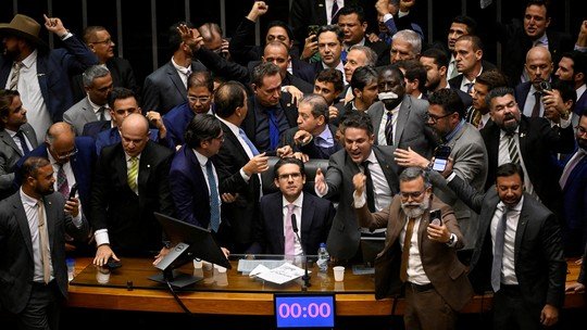 PEC da Bandidagem é o crime virando lei. Vamos barrar essa vergonha!