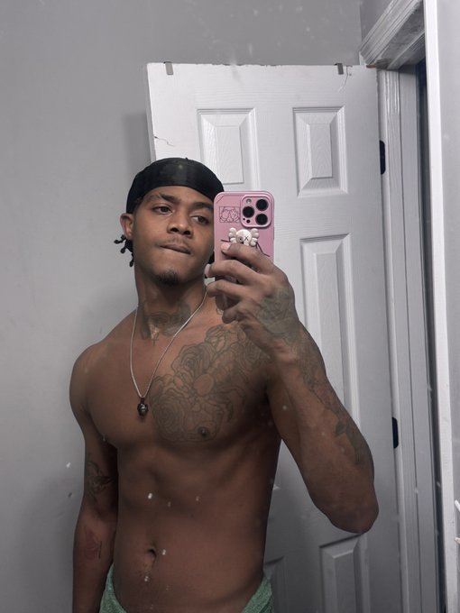 Watch Want To Be A GlobalBro?'s leaked NSFW photo on TwXstars