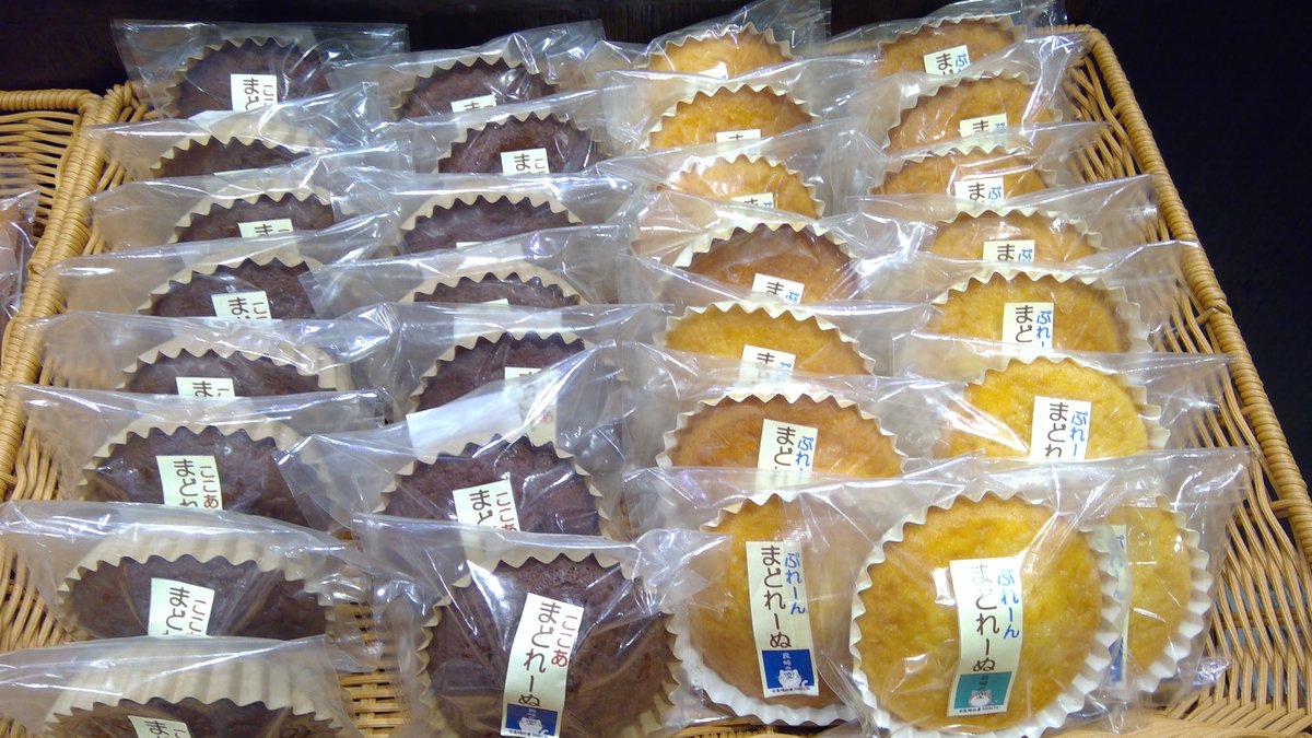 【浜まるの賞品６７個紹介‼】
おはようございます☀️
#浜まる です🫡

本日は、カウンターに
#さんらいず　様のお菓子が
入荷しております🥧

皆様は何が好きですか？
私はフィナンシェがお気に入りです😋

皆様のご来店心より
お待ちしております🥰

#新地中華街　#パチンコ　#スロット