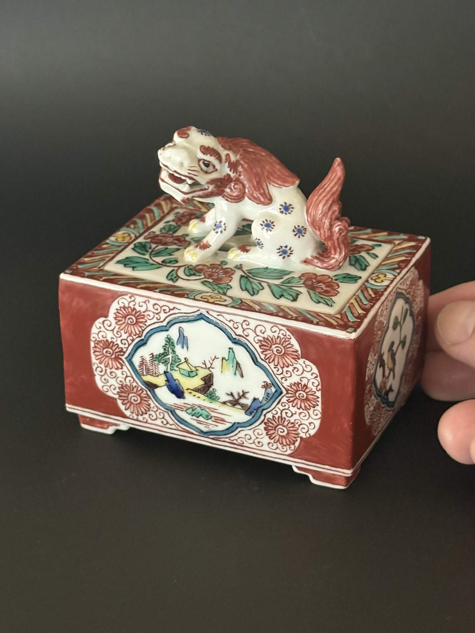 九谷　昭一郎　色絵　獅子香炉　共箱　トヒチ　高さ14㎝　東な6-0427① 九谷 昭一郎 色絵 獅子香炉 共箱 トヒチ 高さ14㎝ 東な6-0427①